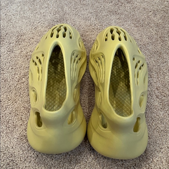 Adidas Yeezy Yellow Foam Runner sneakers - Picture 4 of 5